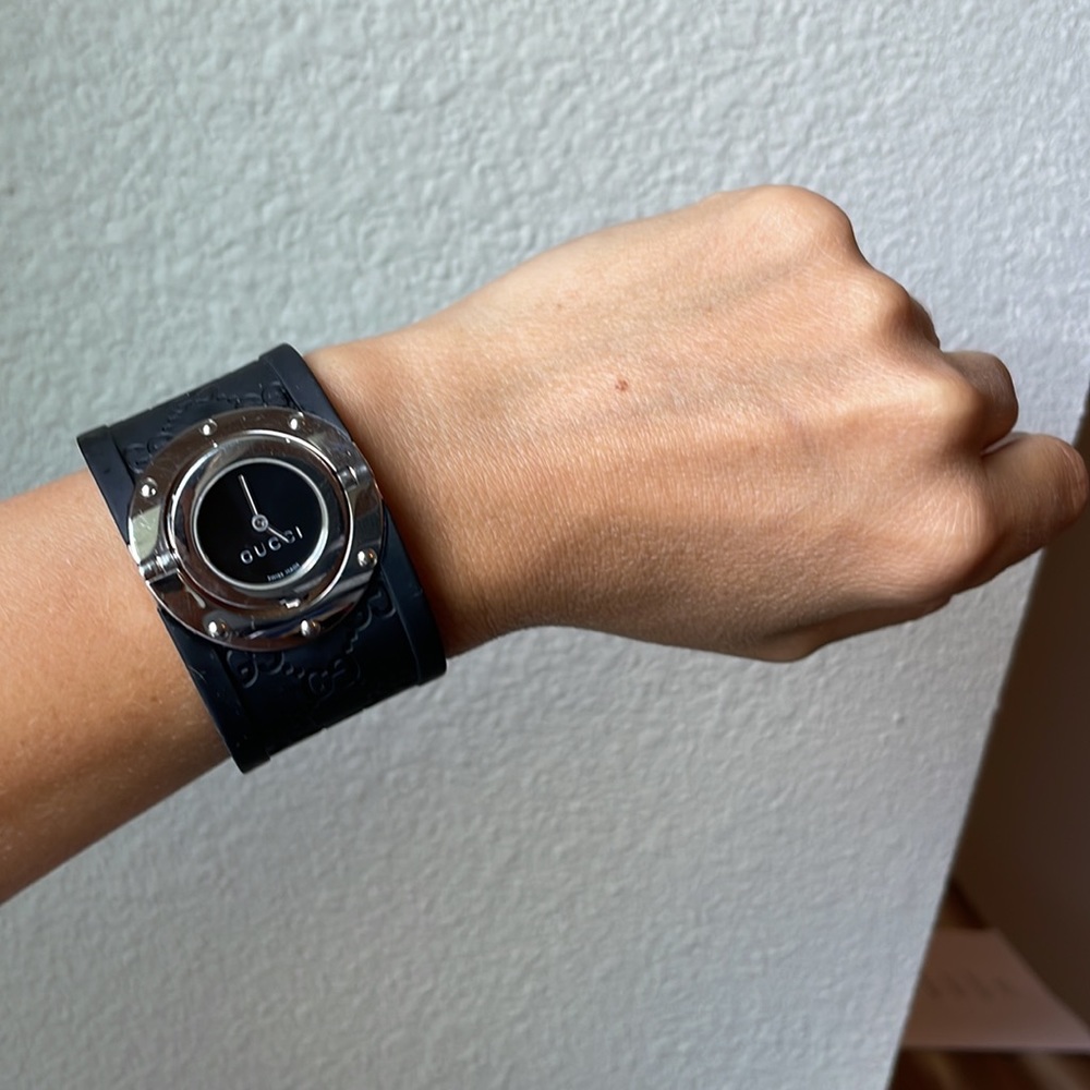 Gucci women’s watch Stainless steel Blue rubber wrist band Swiss made waterproof - Picture 7 of 8